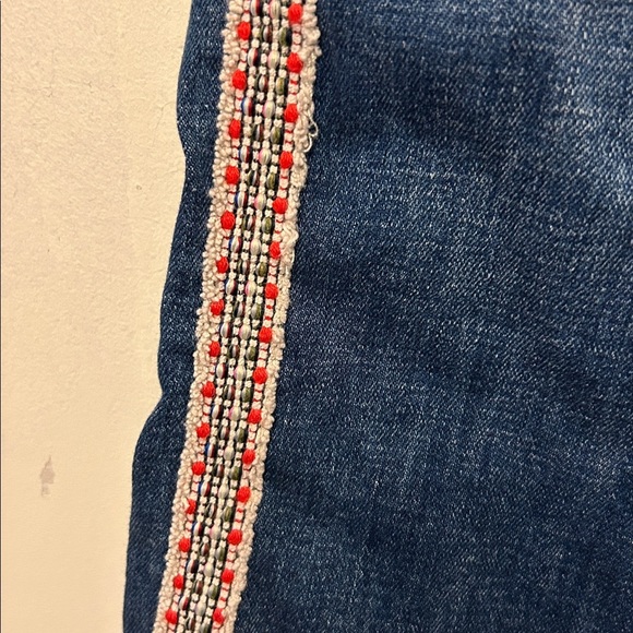 Anthropologie Pilcro slim cropped boyfriend jeans with accent design Size 28 EUC - Picture 4 of 11
